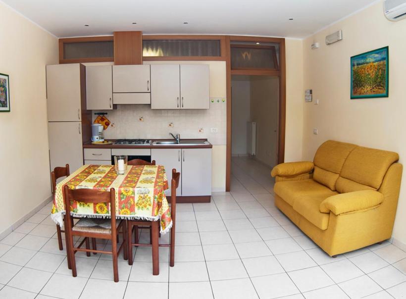 Casa Facchinetti Yellow Apartment Malcesine Eksteriør bilde